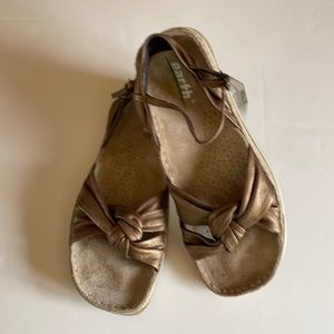 earth Kalso Beautiful Bronze Sandals